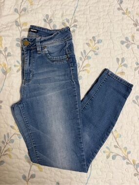 Fashion Nova Women’s Blue Skinny Jeans